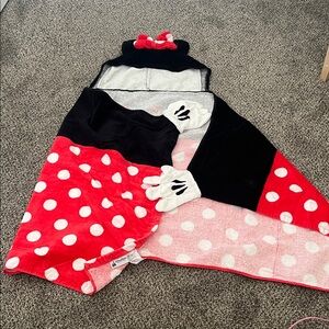Disney Parks Minnie Mouse Bath Towel